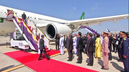 Pope Francis lands in Thailand