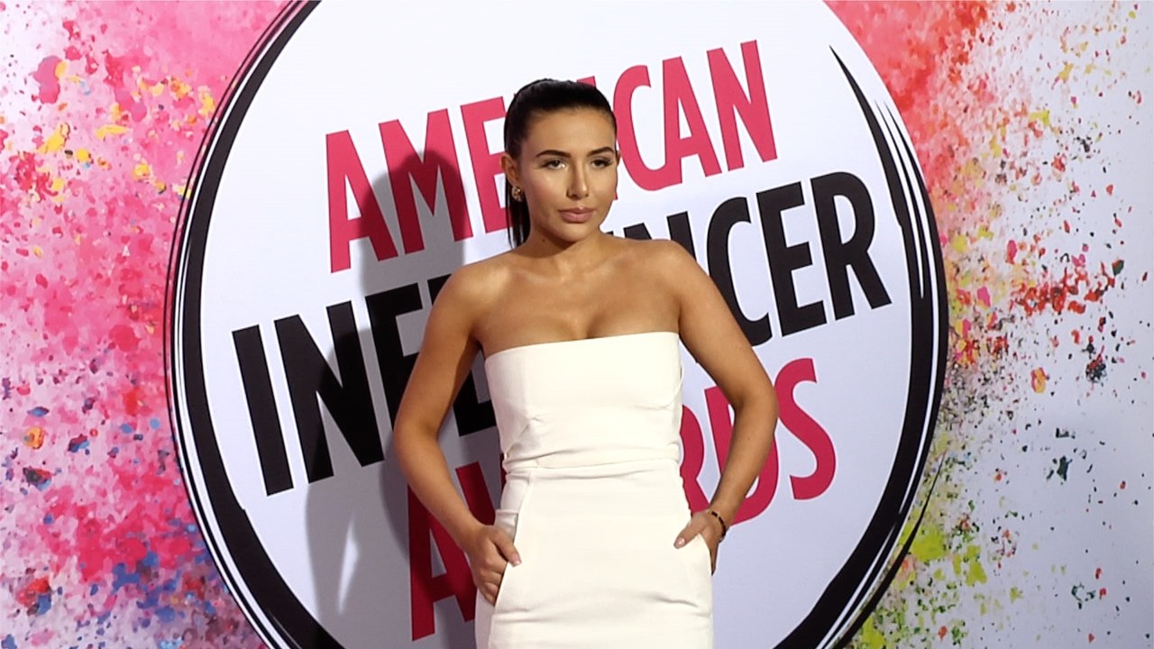 Meredith Schott 2019 American Influencer Awards Pink Carpet Fashion