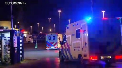 Újabb menekültek egy teherautó hűtött rakterében