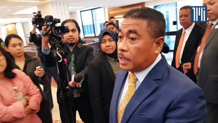 2 wakil rakyat bergaduh sebab gambar di lobi Parlimen