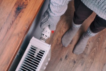 Près de la moitié des femmes augmenterait le chauffage en cachette