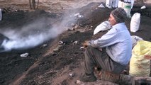 Mangal kömürü işçilerinin 'ekmek' mücadelesi - KARAMAN