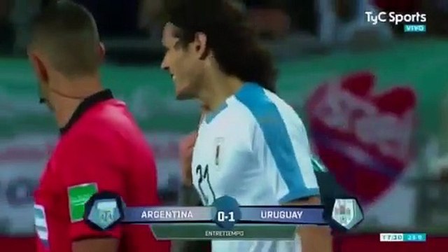️Cavani reta a Messi a pelear en pleno partido, este le responde cuando quieras