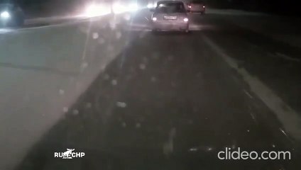 Vídeo viral:  Este coche derrapa en la nieve y choca con otro vehículo