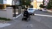 Engelli çocuğa asansör engeli: Okula gidemiyor, babası geç kalınca soğukta sokakta bekliyor