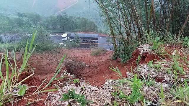 Rachaduras na BR 262 (20/11/2019)