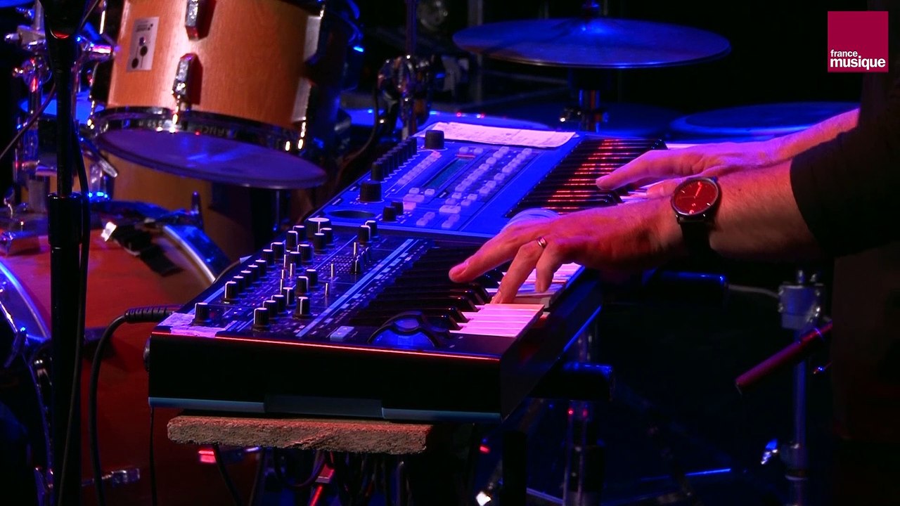 Anissá Bensalah / Fred Velucci / Beyoncé : Mon île, Malou et Lebnat - reprise de Run the World (Girls) (Anissá Bensalah)