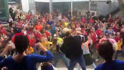 Istres : un flashmob géant pour les droits de l'enfant