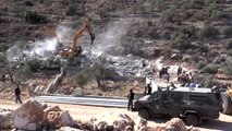İsrail askerleri Batı Şeria'da bir Filistinlinin iki evini yıktı (2)