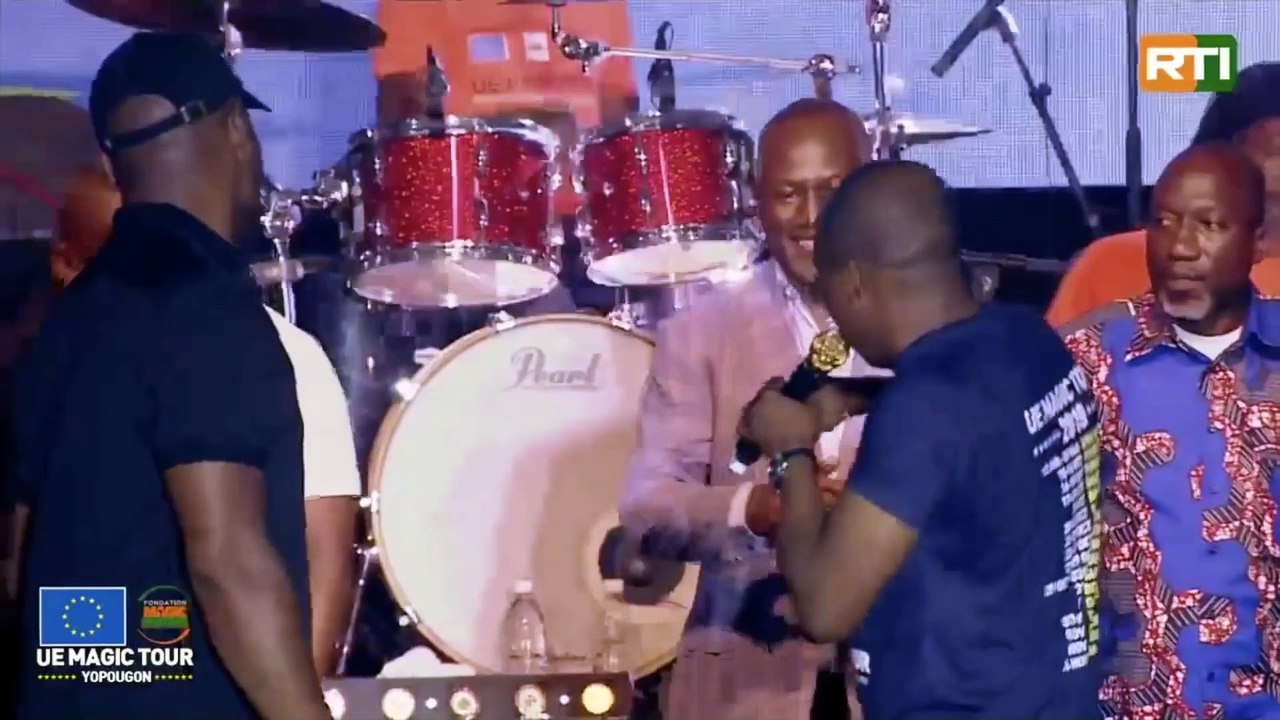 Quand le Grand Didier Drogba chante avec Magic...