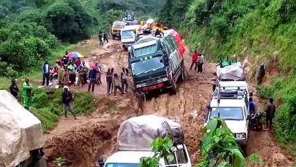 Bus on the Most Dangerous Road - Slippery Difficult Road