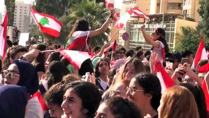 شباب لبنان يتصدرون الحراك الشعبي ويريدون مستقبلاً أفضل في بلدهم