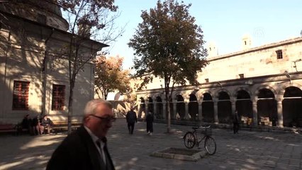 Camii Kebir'in kapı üstlerindeki tenteler söküldü