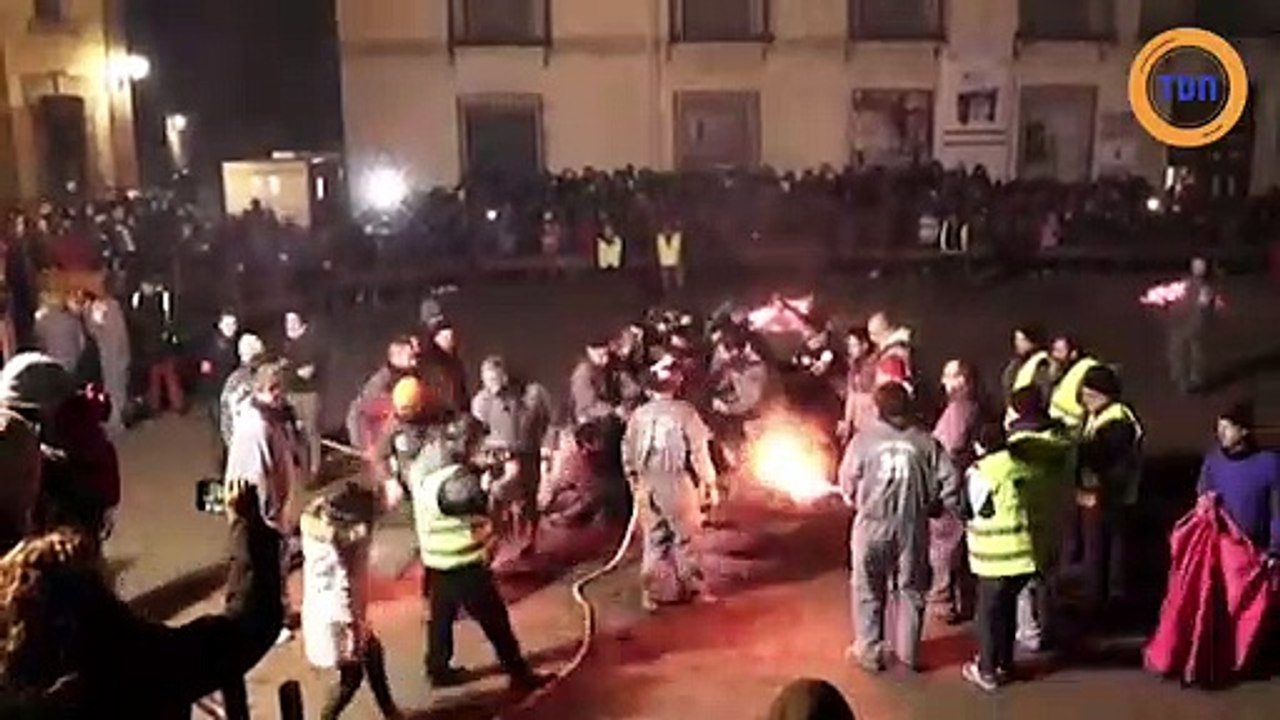 La fête barbare du Toro Jubilo où un taureau est mis à feu