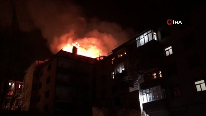 Kars’ta 4 katlı binada korkutan yangın