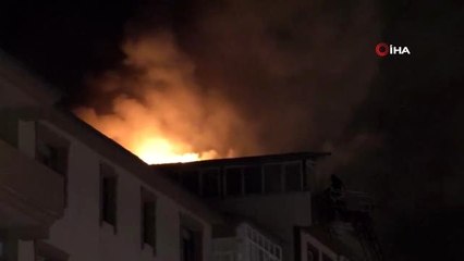 Kars'ta 4 katlı binada korkutan yangın