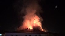 Apartmanın çatı katında çıkan yangın maddi hasara yol açtı