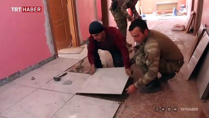 Teröristlerin tahrip ettiği okulu Mehmetçik onarıyor