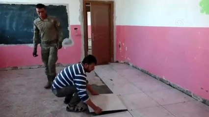 Mehmetçik teröristlerin tahrip ettiği okulun tadilatını yaptı - TEL