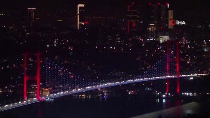 İSTANBUL-EK) İstanbul'un simgeleri, çocuklar için maviye büründü