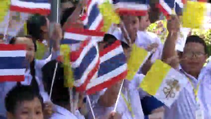 Thaïlande: une foule accueille le pape François