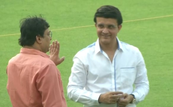 India vs Bangladesh Day Night Test : Sourav Ganguly inspects pitch at Eden Gardens | OneIndia News