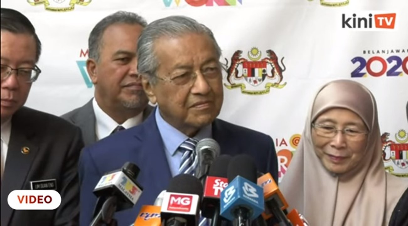 Kena ikut saluran yang betul, Dr M tolak 'kerajaan pintu belakang'