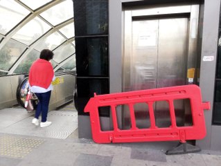 Metrobüste bozuk asansör çilesi