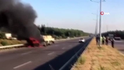 Antalya'da bobin kağıdı yüklü tır alev alev yandı