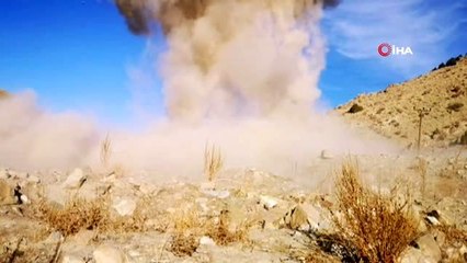 Van'da terör operasyonunda ele geçirilenler böyle imha edildi