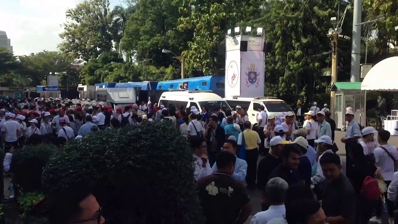 Crowds arrive ahead of Pope Francis' Holy Mass in Bangkok