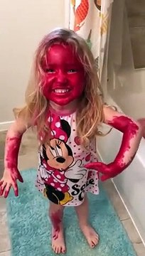 Quand ton enfant se peint le visage entièrement.. Envie d'être parent ?