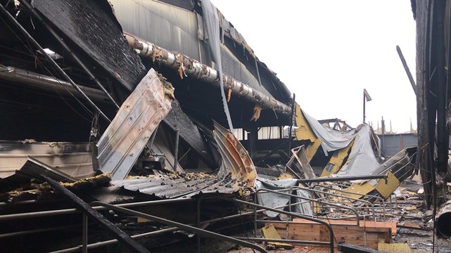 Ce qu’il reste du hall des expositions après l’incendie du 11 novembre