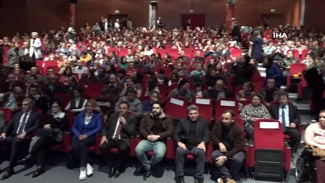 Lafını Esirgemeyenler adlı tiyatro oyununa büyük ilgi