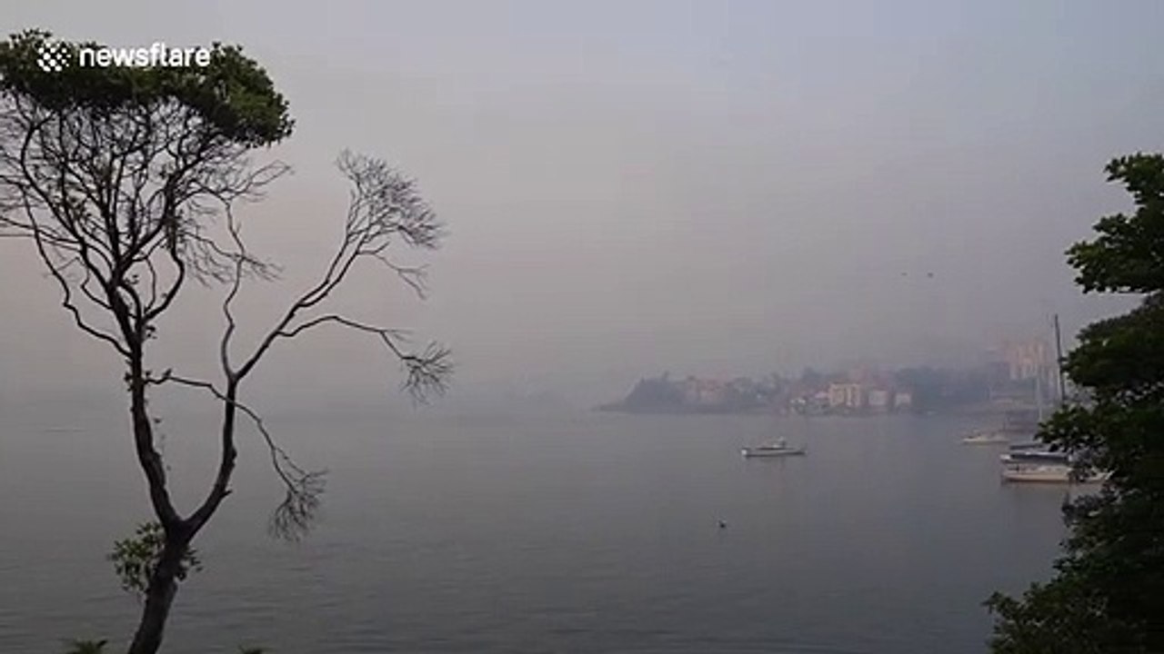 Smoke blankets Sydney as wildfires spread across Australia