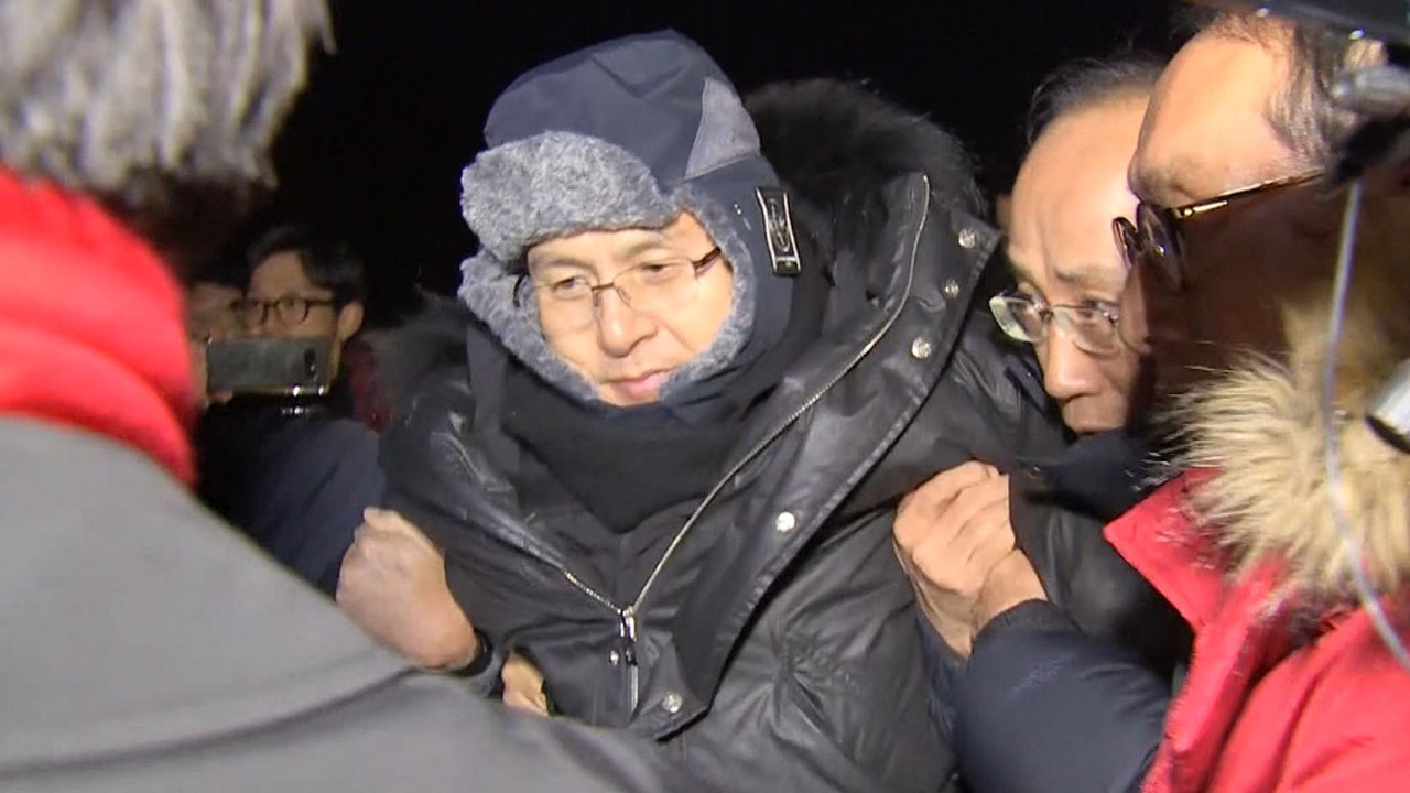 與 "황교안, 당직자들 강제 동원...황제 단식" / YTN