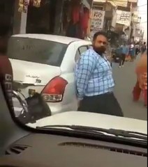 Punjabi Superman moves car out of his way with bare hands | Oneindia News