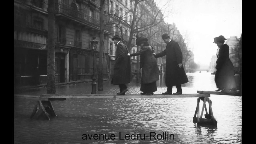 Paris under water in 1910 - historic images