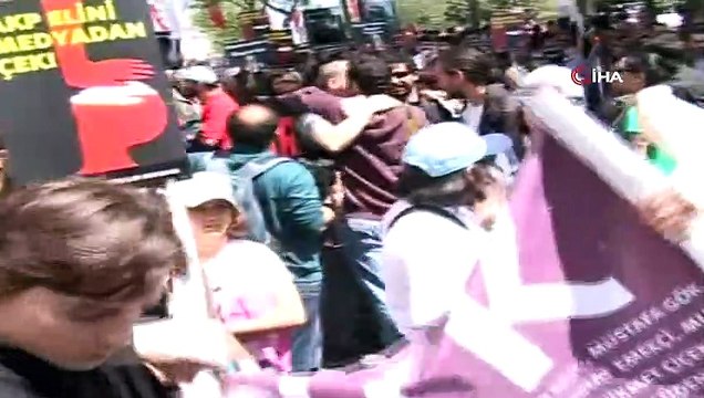 Yargıtay'ın bozma kararının ardından yeniden yargılanmalarına başlanan Cumhuriyet Gazetesi eski çalışanlarının ilk duruşmasında cumhuriyet savcısı, Yargıtay'ın bozma kararına uyulmamasını ve mahkemenin eski kararında direnmesini talep etti