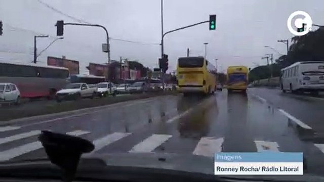Alagamento na região da Vila Rubim trava trânsito na Segunda e Cinco Pontes