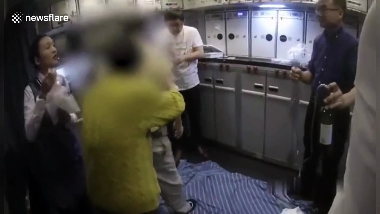 Chinese doctor sucks urine out of elderly man's...