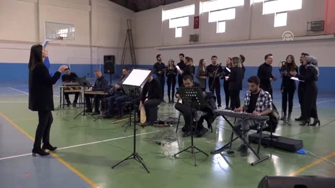 Şemdinli'de öğretmenlerden müzik dinletisi