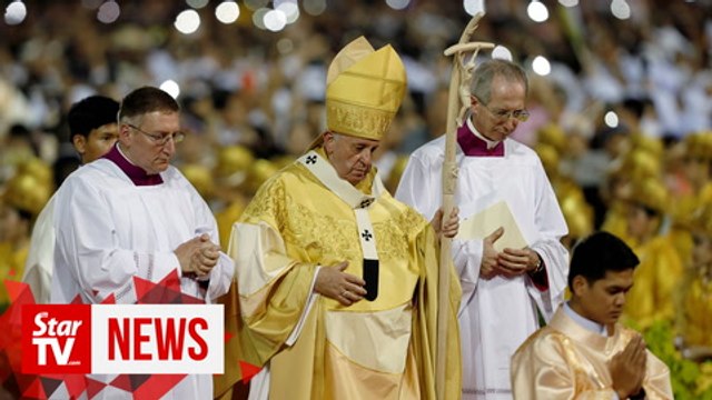 Thousands of devotees flock to Thai stadium for Pope Francis' mass