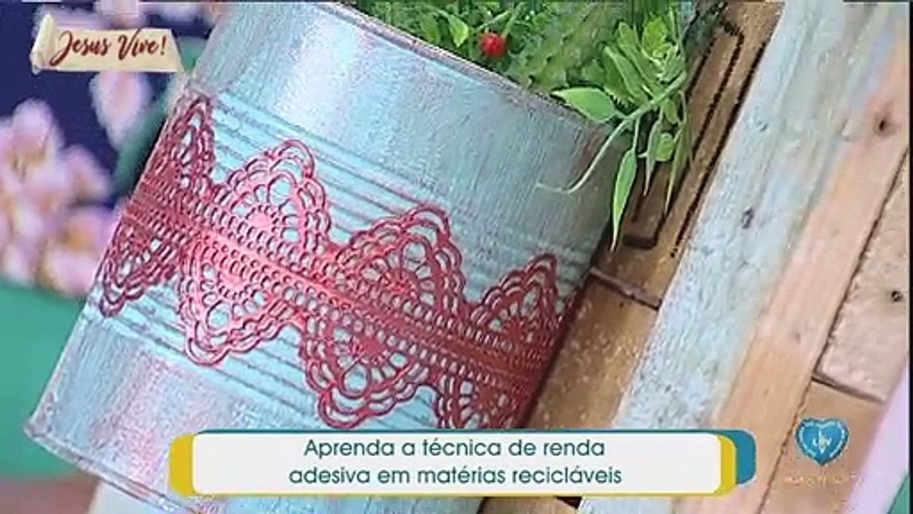 Aprenda a técnica de renda adesiva em materiais recicláveis