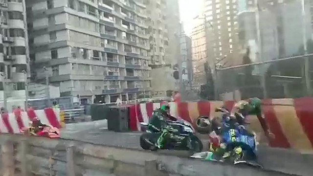 Un énorme carambolage pendant un Grand Prix Moto qui envoie trois pilotes à l'hôpital