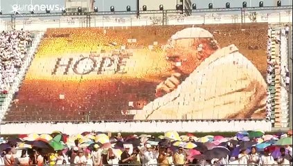 Папа римский осудил торговлю людьми