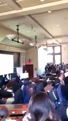 Harvard Üniversitesi öğrencilerinden İsrail büyükelçisine protesto!