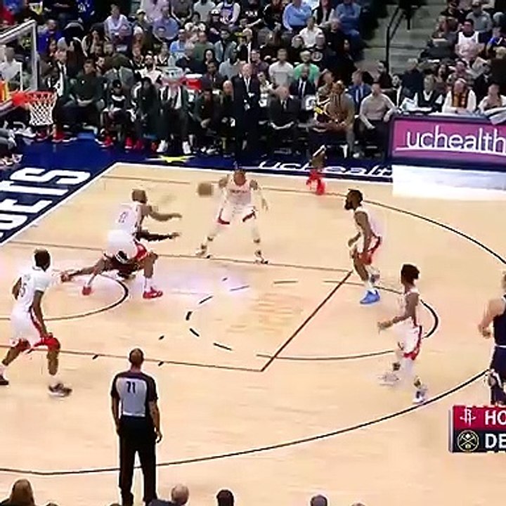 Quand Russell Westbrook ne veut vraiment pas lâcher le ballon