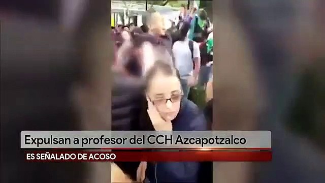 Entre empujones, sacan de CCH Azcapotzalco a profesor acusado de misógino