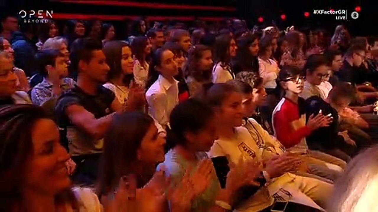X Factor: Με φόρεμα-υπερπαραγωγή και διαφάνειες...
